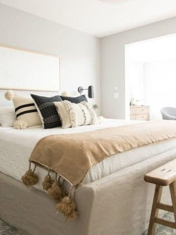 Handmade Moroccan Cotton Blanket (Pom-poms or Fringed)