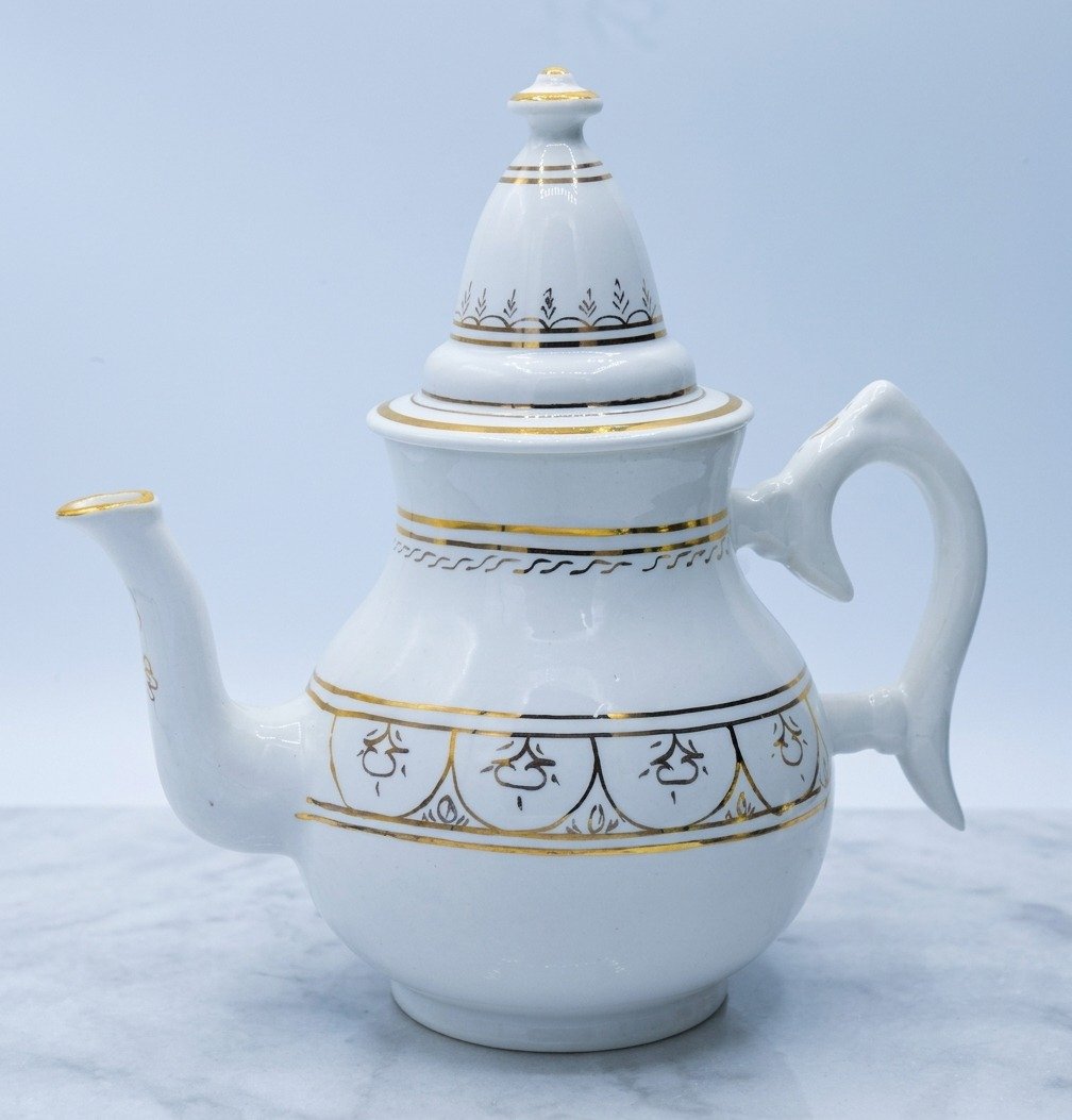 Moroccan ceramic teapot with hand-painted frieze – handmade by Rachid in Safi, Morocco