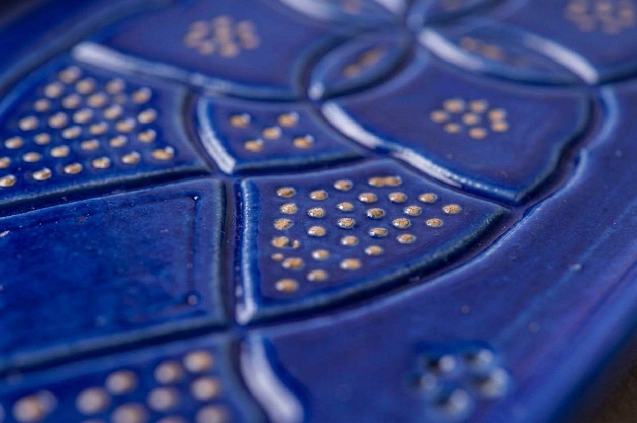 Rectangular ceramic plate with carved relief pattern, majorelle blue – handmade by Rachid in Safi, Morocco