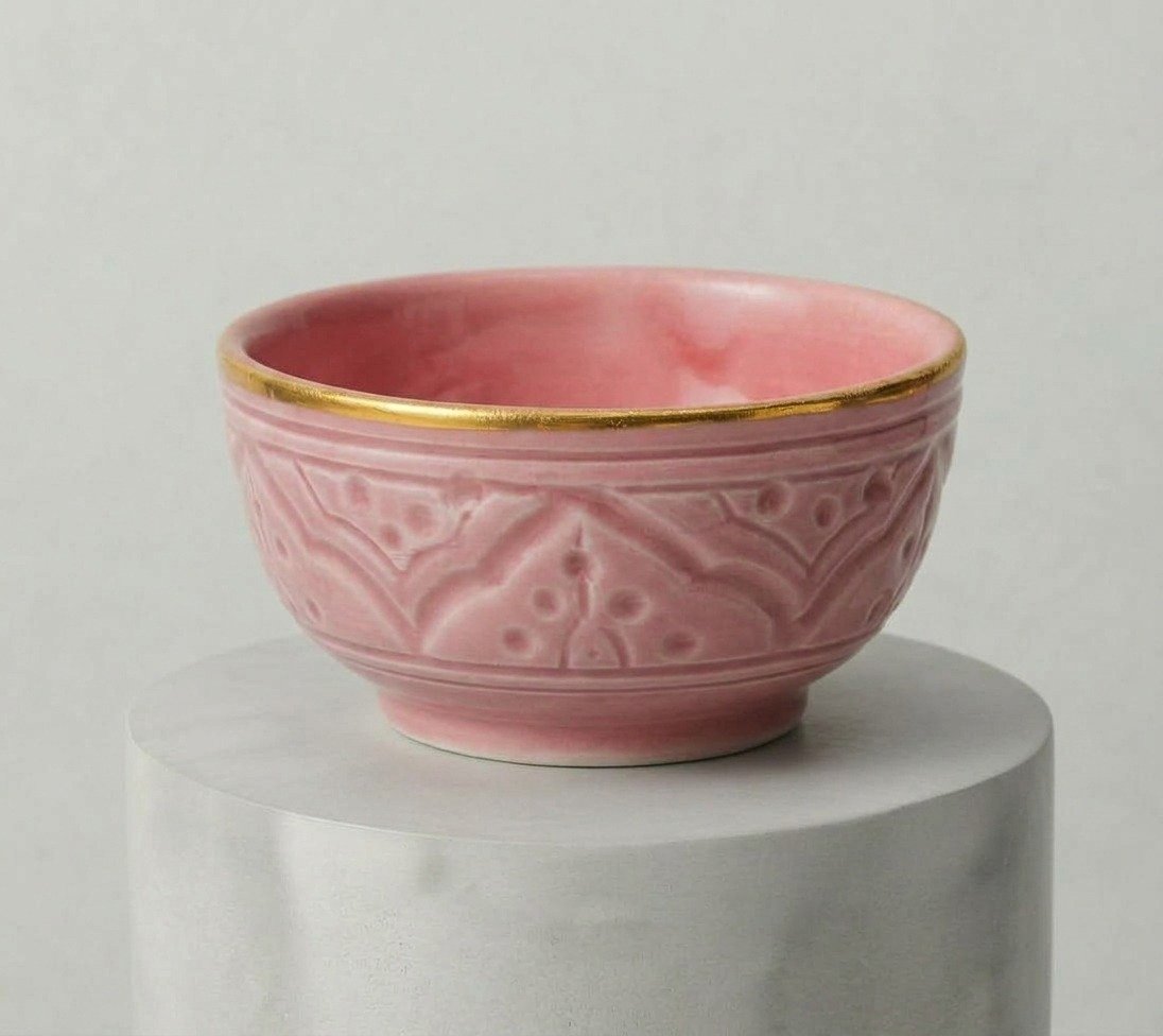 Small ceramic bowl with relief pattern, pink – handmade by Rachid in Safi, Morocco